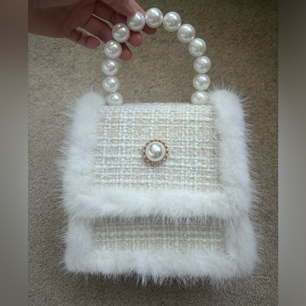 New, white woolen hand bag, Chanel style with pearl handle